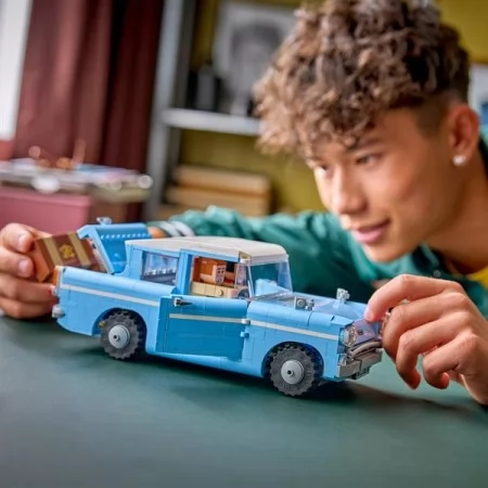 Конструктор LEGO Harry Potter TM Очарованный летучий Форд «Англия» 868 Деталей