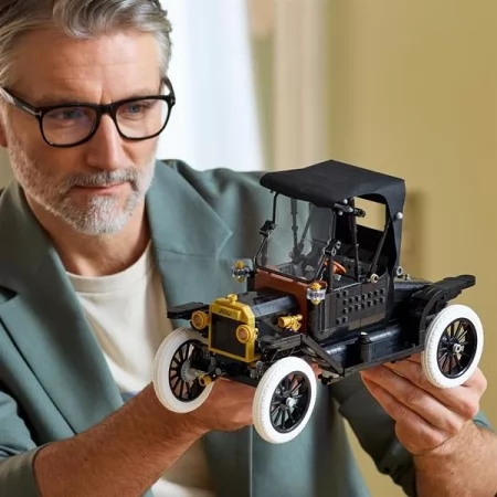 Конструктор LEGO® Icons Ford Model T, набір із моделлю автомобіля 1060 деталей