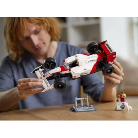 Конструктор LEGO Icons McLaren MP4/4 и Айртон Сенна 693 детали