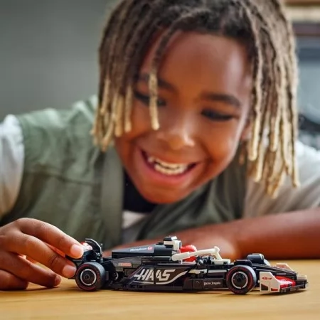 Конструктор LEGO Speed Champions Гоночный автомобиль MoneyGram Haas F1 Team VF-24, 242 детали