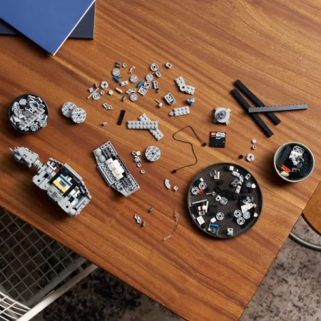 Конструктор LEGO Star Wars TM AT-AT™ 525 Деталей 