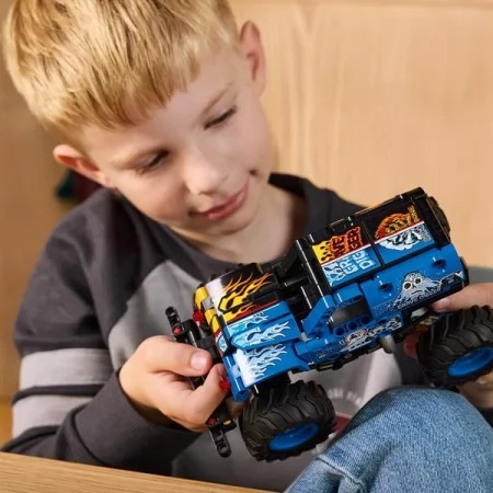 Конструктор LEGO Technic Monster Jam Grave Digger Огонь и лед 263 Детали