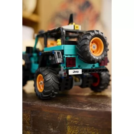 Конструктор LEGO® Technic Позашляховик Jeep® Wrangler Rubicon 723 деталі