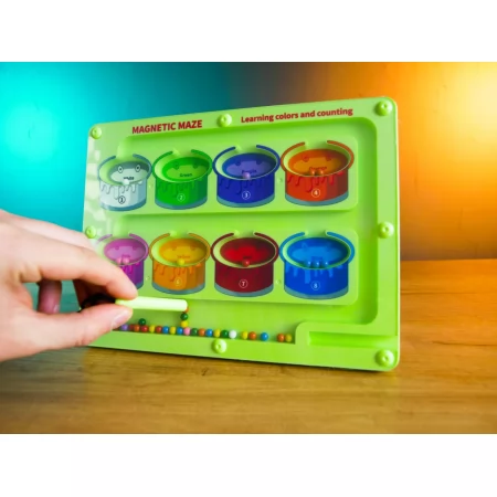Магнітна гра BabyToys HD 144 A з 8 комірками для кульок
