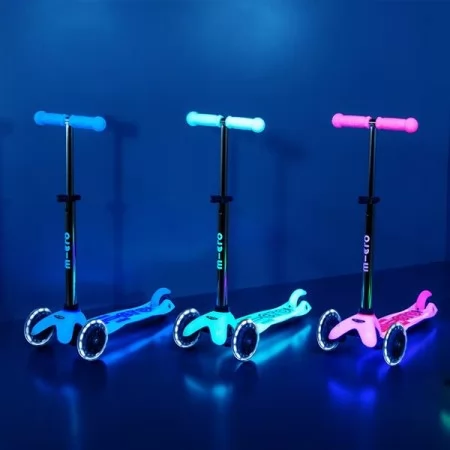 Трехколесный самокат Micro Mini Deluxe Glow LED светящийся синий MMD215 Трехколесный самокат Micro Mini Deluxe Glow LED светящийся синий MMD215