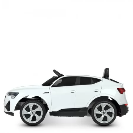 Детский электромобиль Джип Audi Q8 e-tron Sportback Bambi M 4806EBLR-1 белый, 2 мотора по 30W, EVA, кожа, MP3, USB, Bluetooth