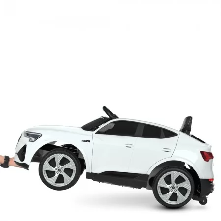 Детский электромобиль Джип Audi Q8 e-tron Sportback Bambi M 4806EBLR-1 белый, 2 мотора по 30W, EVA, кожа, MP3, USB, Bluetooth