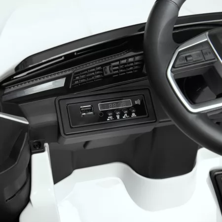 Детский электромобиль Джип Audi Q8 e-tron Sportback Bambi M 4806EBLR-1 белый, 2 мотора по 30W, EVA, кожа, MP3, USB, Bluetooth