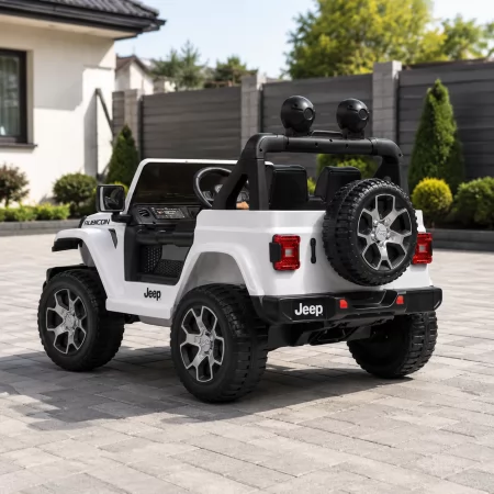 Детский электромобиль Jeep Wrangler Rubicon белый с музыкой и Bluetooth