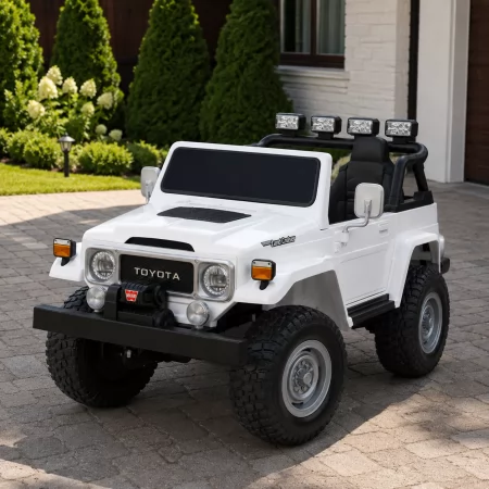 Детский электромобиль Джип Toyota Land Cruiser FJ40 Bambi M 4968 EBLR-1 двухместный белый, 4 мотора по 80W, EVA, кожа, USB, Bluetooth, свет
