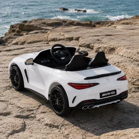 Двухместный детский электромобиль Mercedes-AMG GT R Roadster M 6315EBLR-1 белый, 2 мотора по 320W, EVA, кожа, Bluetooth, MP3