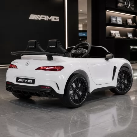 Двухместный детский электромобиль Mercedes-AMG GT R Roadster M 6315EBLR-1 белый, 2 мотора по 320W, EVA, кожа, Bluetooth, MP3