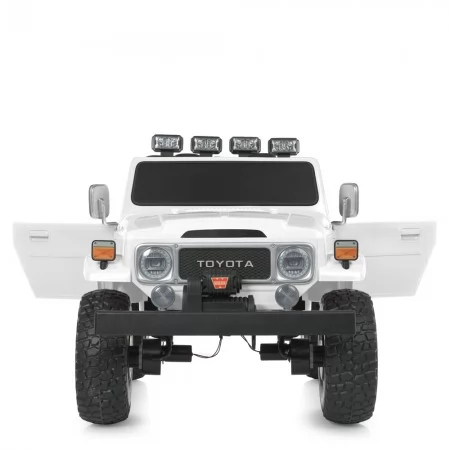 Детский электромобиль Джип Toyota Land Cruiser FJ40 Bambi M 4968 EBLR-1 двухместный белый, 4 мотора по 80W, EVA, кожа, USB, Bluetooth, свет Детский электромобиль Джип Toyota Land Cruiser FJ40 Bambi M 4968 EBLR-1 двухместный белый, 4 мотора по 80W, EVA, кожа, USB, Bluetooth, свет