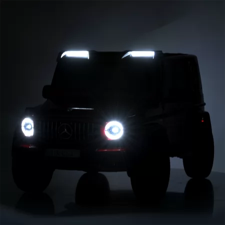 Детский электромобиль Джип M 5880 EBLRS-11 (24V) Mercedes Гелендваген, двухместный, серебристый Детский электромобиль Джип M 5880 EBLRS-11 (24V) Mercedes Гелендваген, двухместный, серебристый