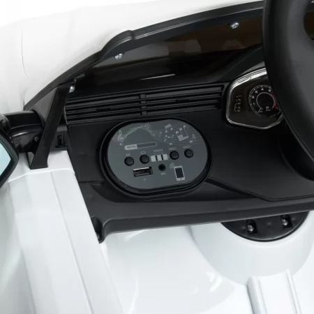 Детский электромобиль Джип Bambi Audi RS Q8 M 4569 EBLR-1 белый, 2 мотора по 35W, EVA, кожа, MP3, USB, Bluetooth