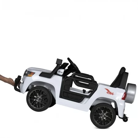 Детский электромобиль Bambi M 5101 EBLR-1 Toyota Land Cruiser, белый